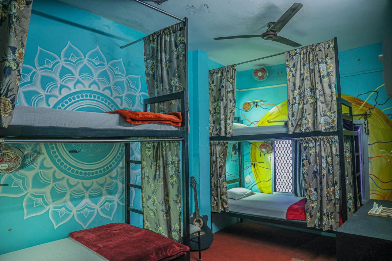 ורנאסי Good Vibes Hostel מראה חיצוני תמונה