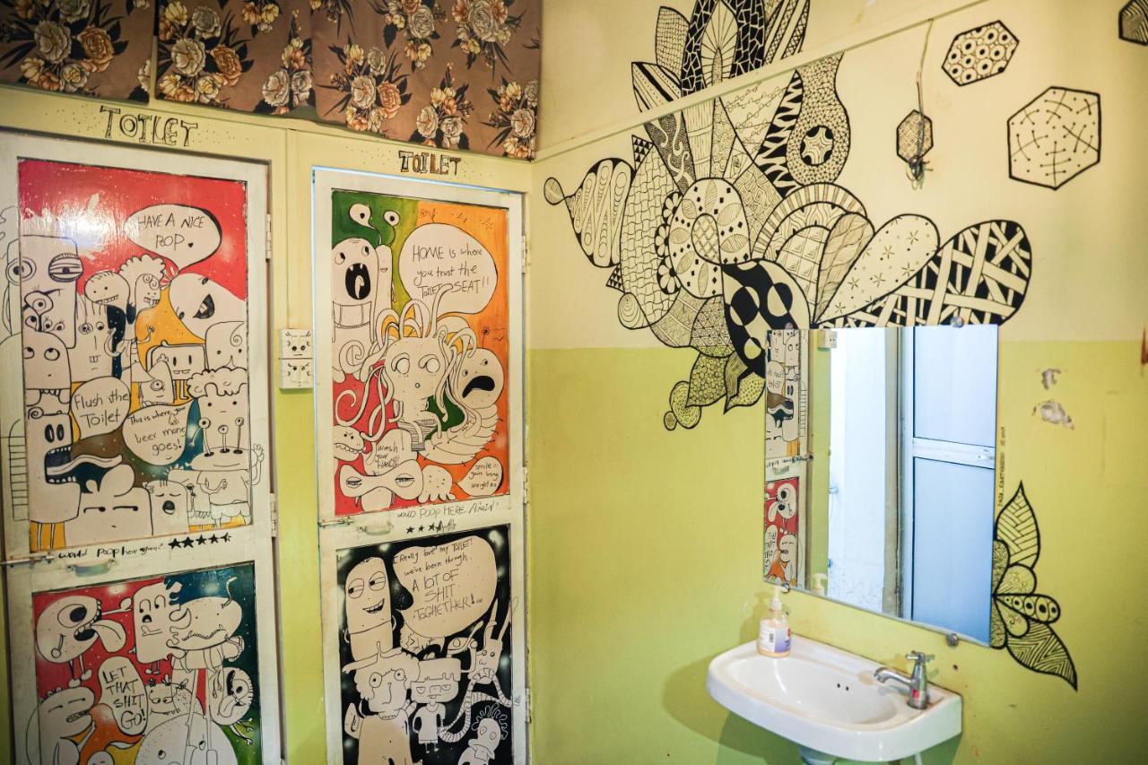 ורנאסי Good Vibes Hostel מראה חיצוני תמונה