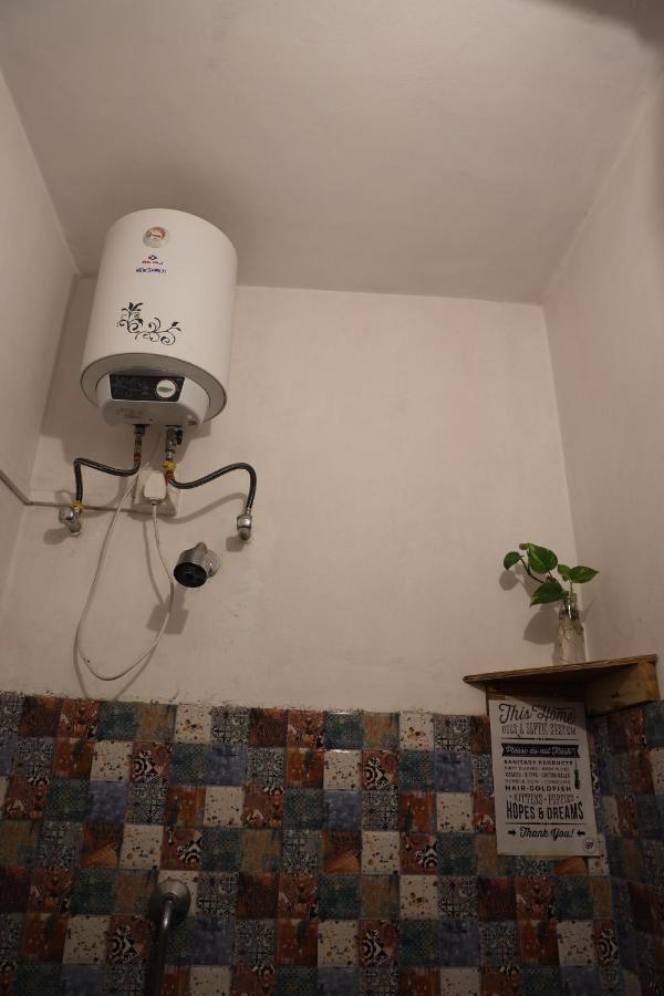 ורנאסי Good Vibes Hostel מראה חיצוני תמונה