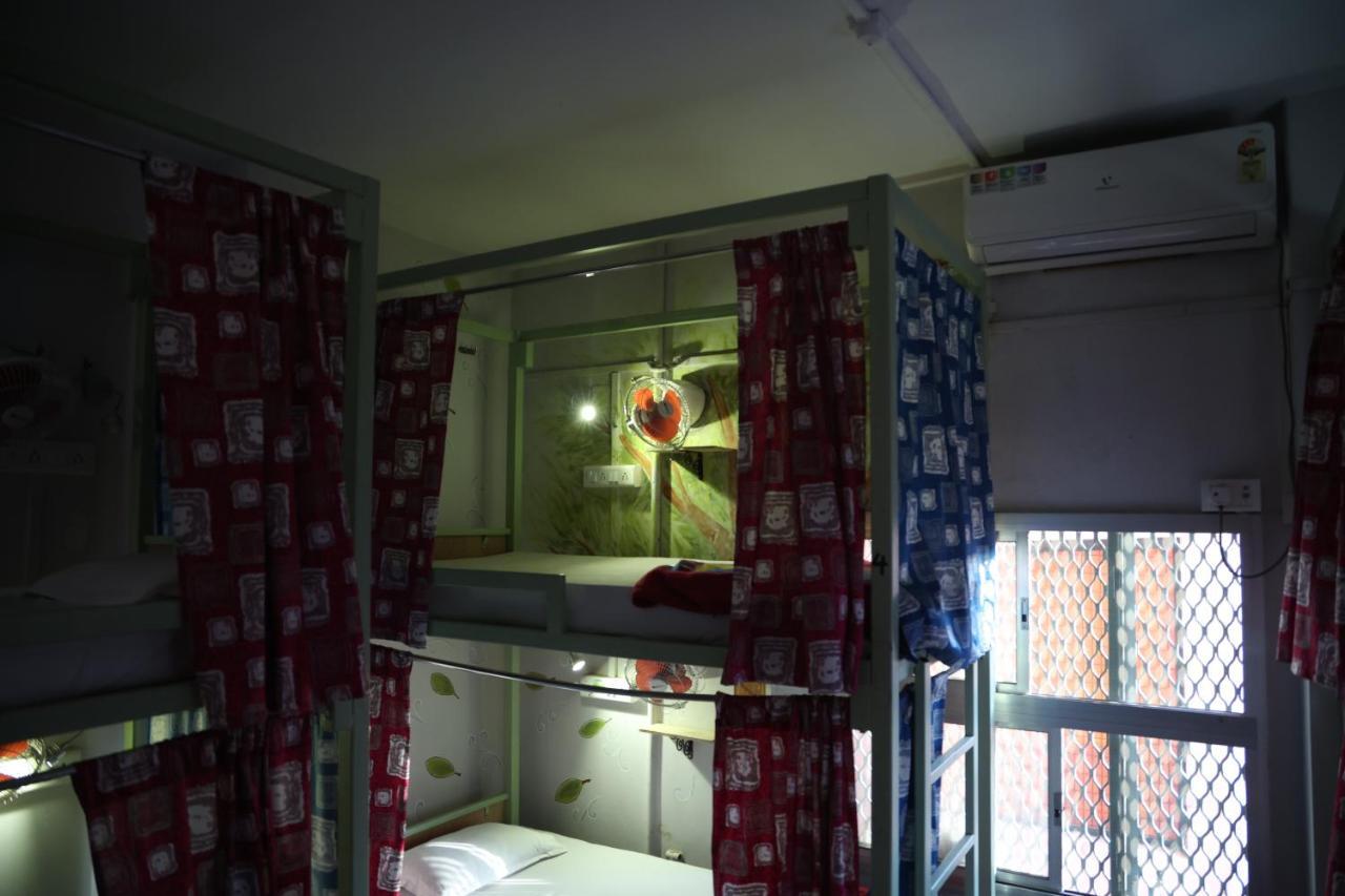ורנאסי Good Vibes Hostel מראה חיצוני תמונה