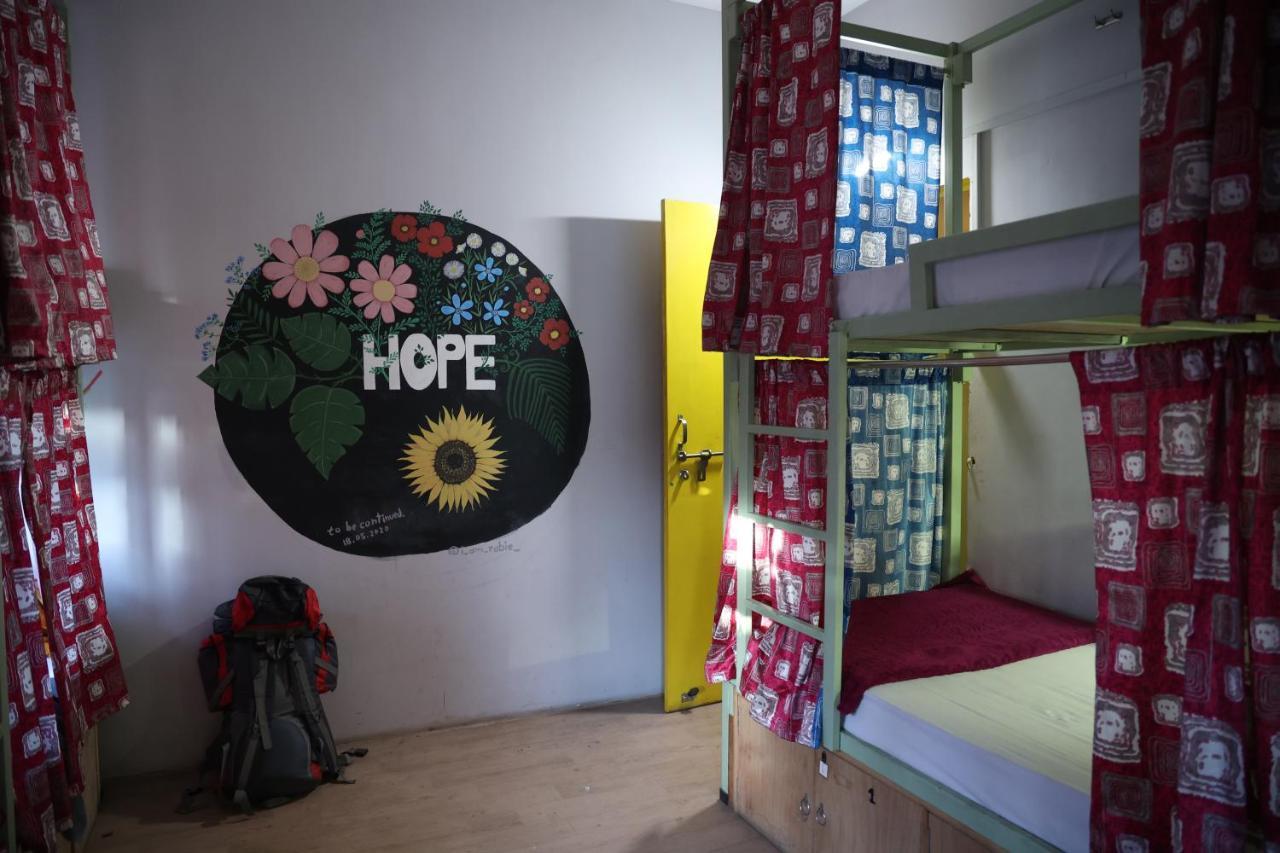 ורנאסי Good Vibes Hostel מראה חיצוני תמונה