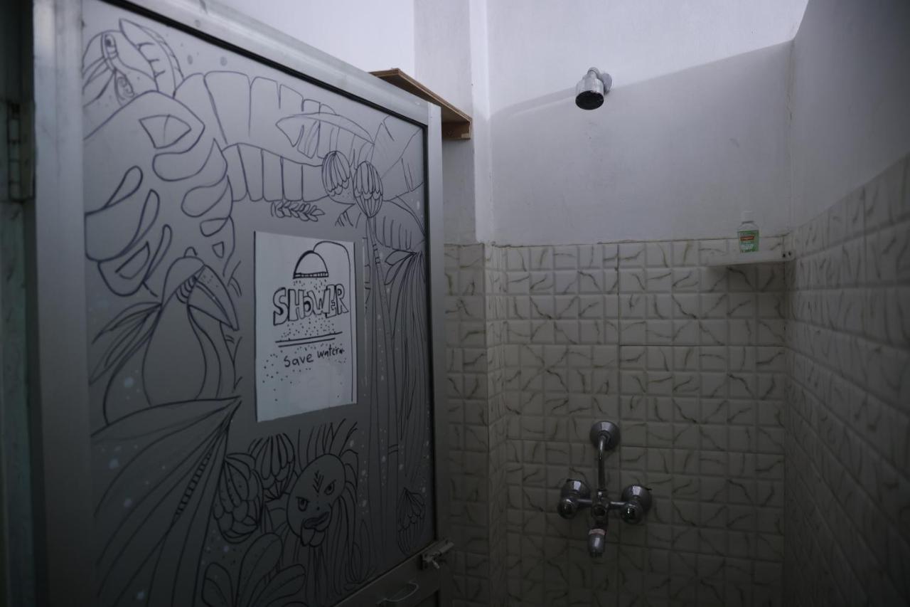 ורנאסי Good Vibes Hostel מראה חיצוני תמונה