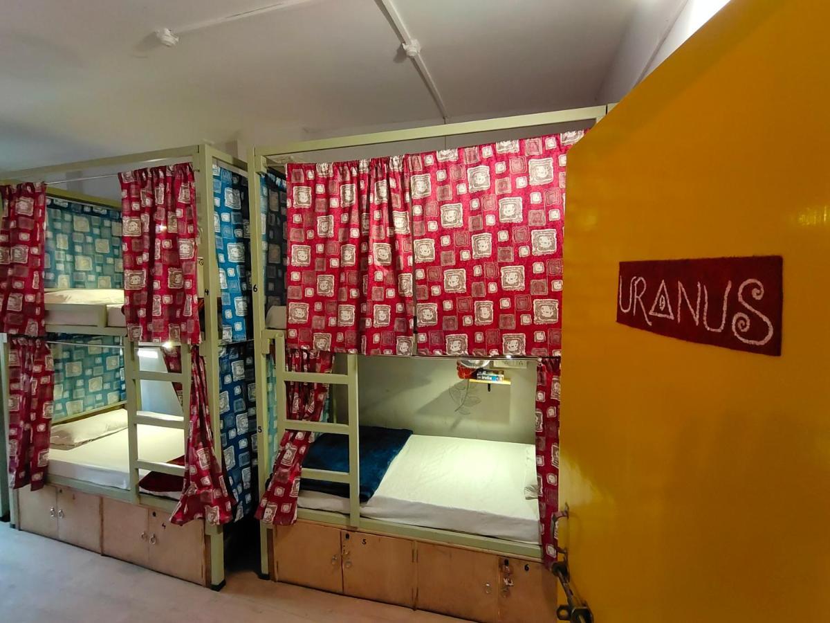 ורנאסי Good Vibes Hostel מראה חיצוני תמונה