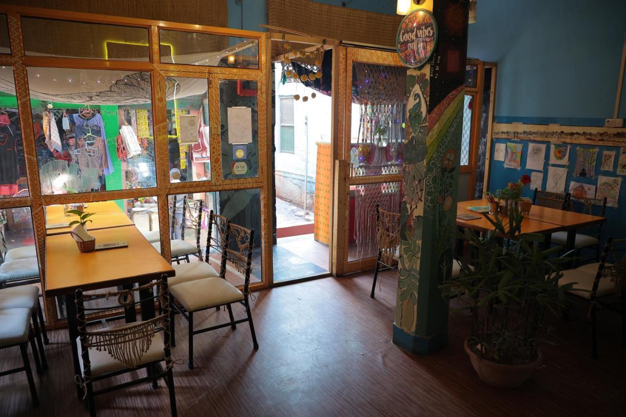 ורנאסי Good Vibes Hostel מראה חיצוני תמונה
