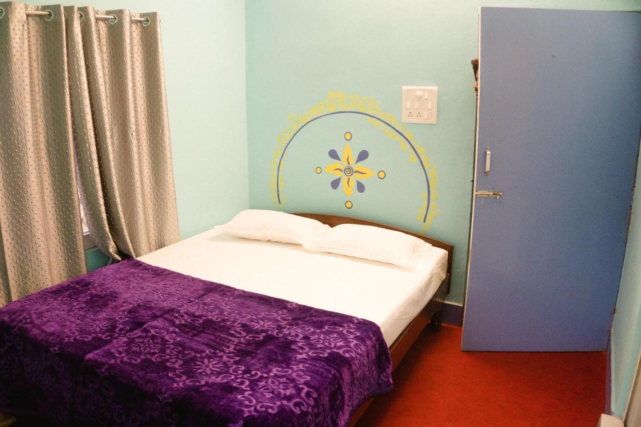 ורנאסי Good Vibes Hostel מראה חיצוני תמונה
